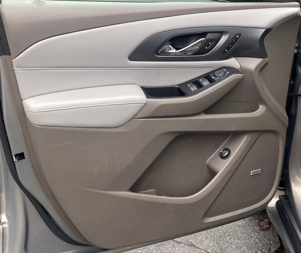 Used 2018 Chevrolet Traverse Premier image 12