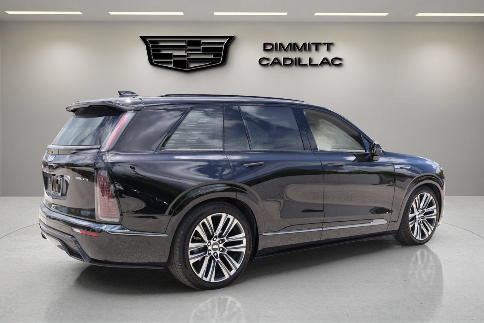Certified 2026 Cadillac Vistiq Luxury w/ LPO, Floor Liner Package AWD/4WD image 5