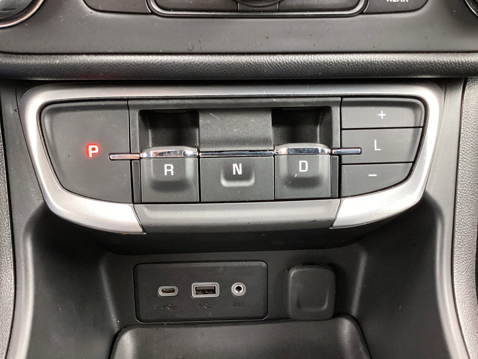 Used 2023 GMC Terrain SLE w/ Driver Convenience Package image 25