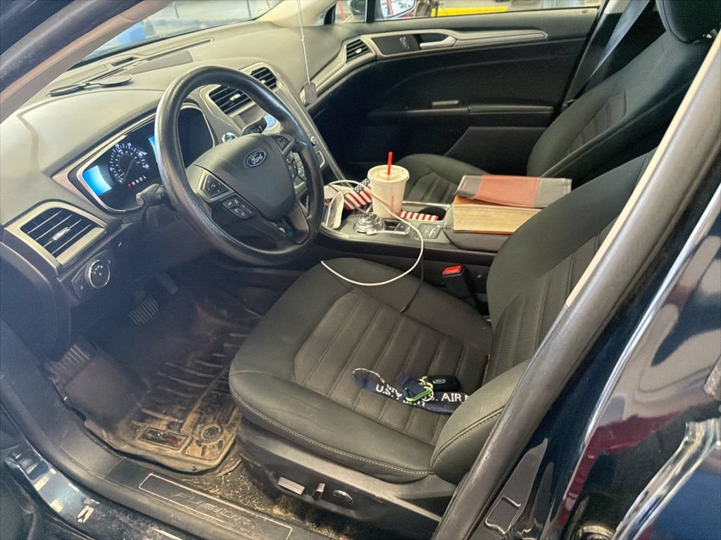 Used 2020 Ford Fusion SE FWD image 3