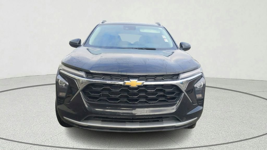 Used 2025 Chevrolet Trax LT w/ LT Convenience Package FWD image 2