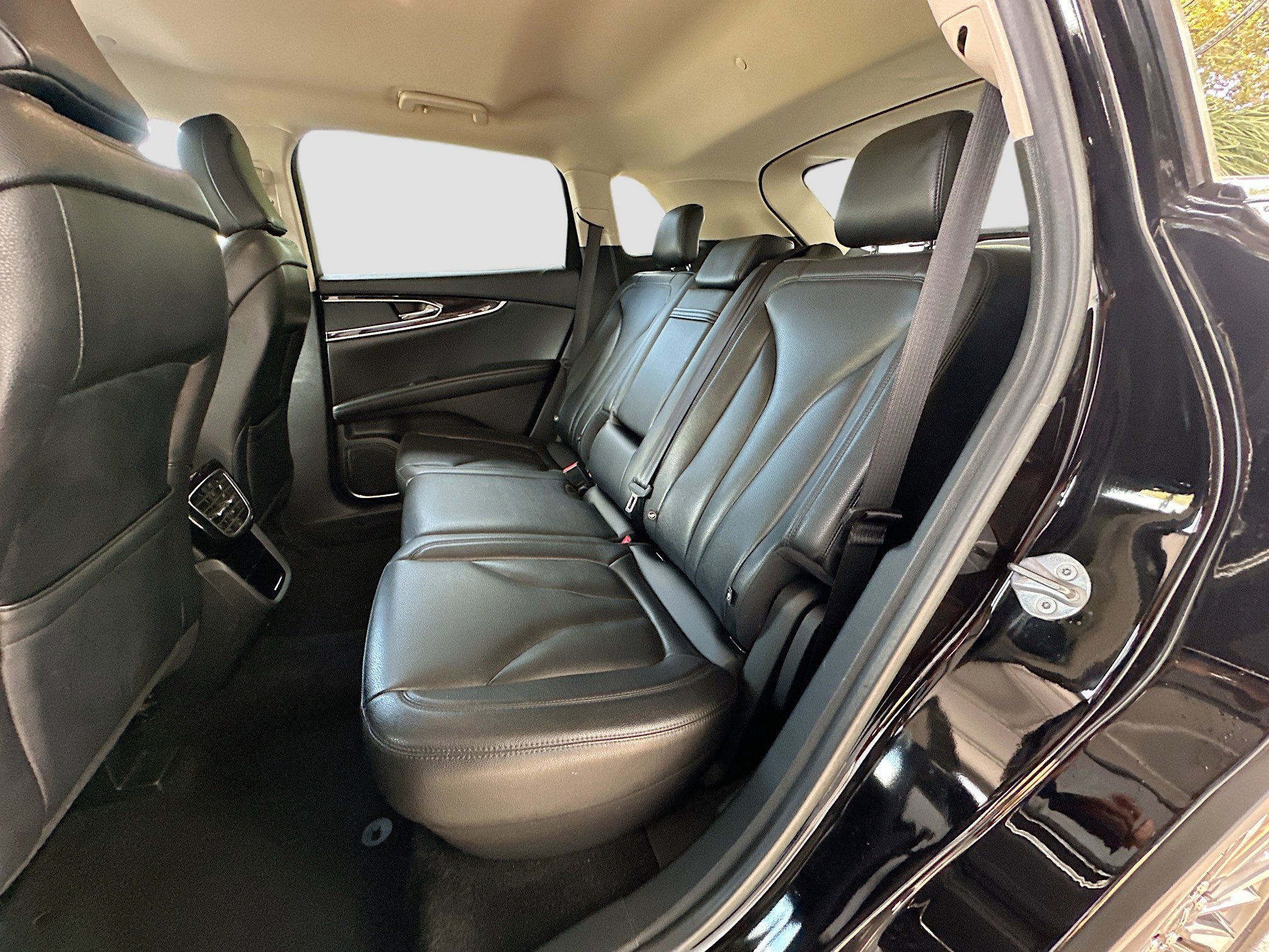 Used 2022 Lincoln Nautilus FWD w/ Premium Package image 24