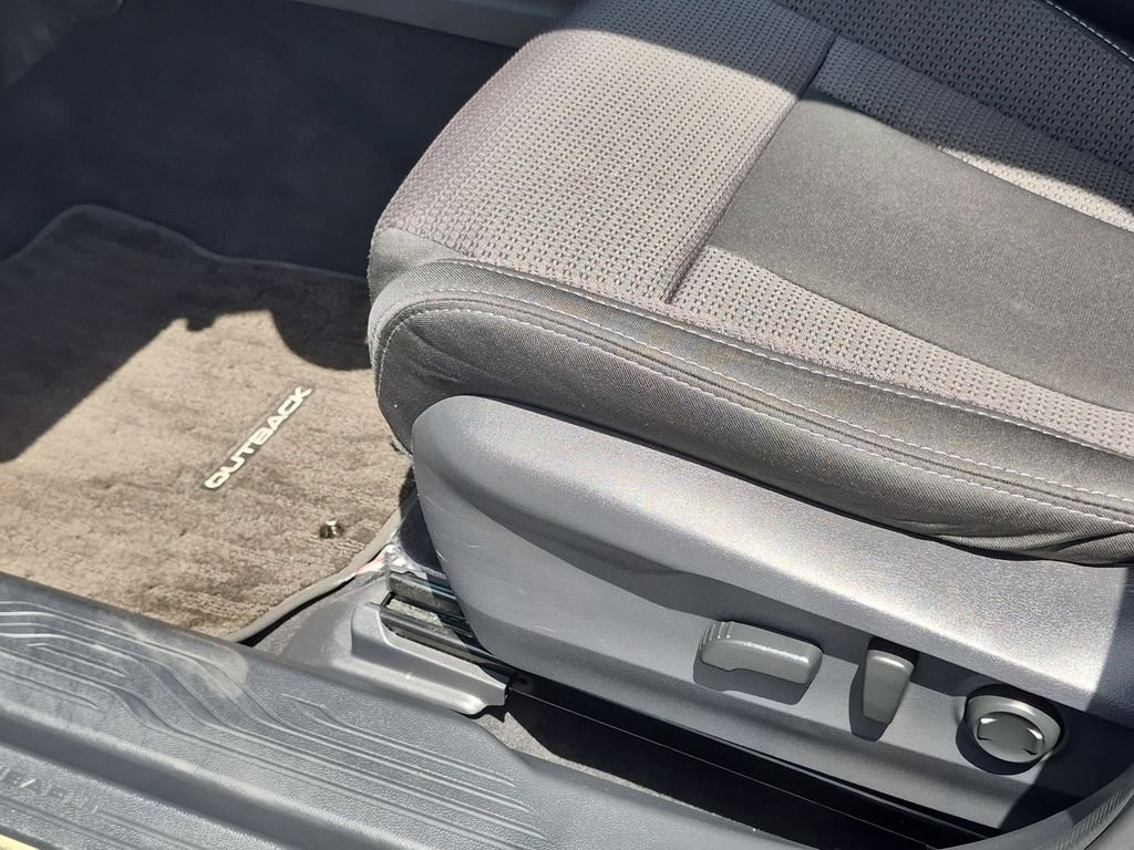 Used 2025 Subaru Outback Premium AWD/4WD image 14