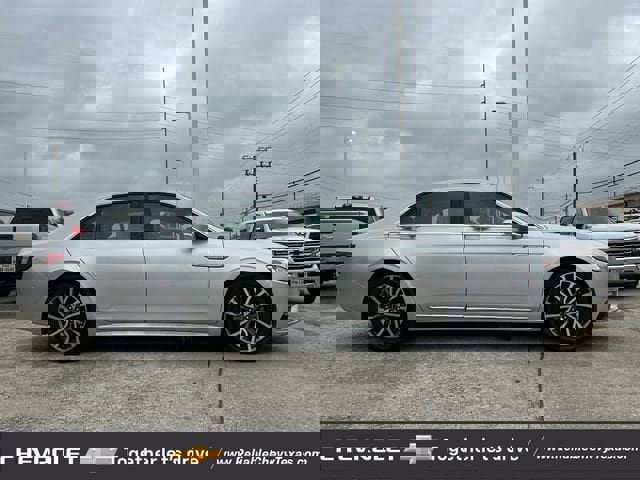 Used 2017 Lincoln Continental Select image 2