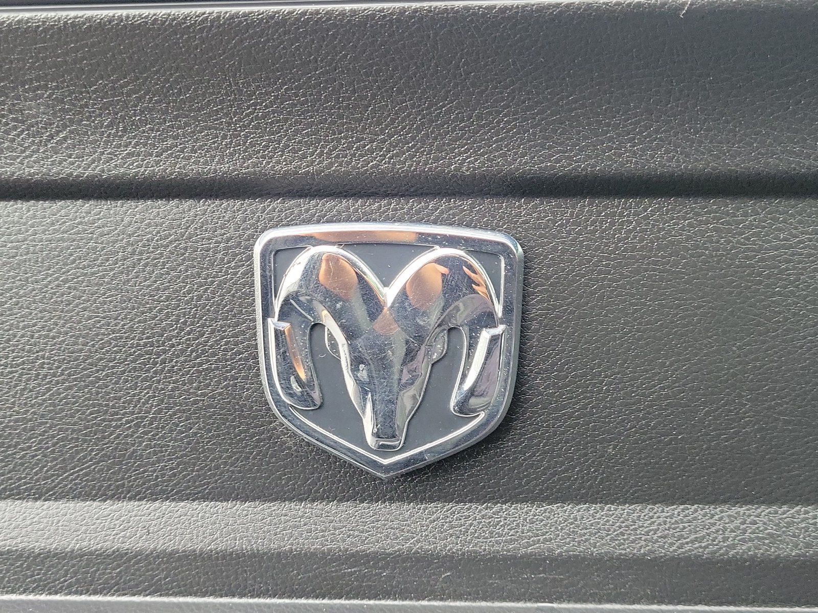 Used 2017 RAM 1500 Classic SLT RWD image 19