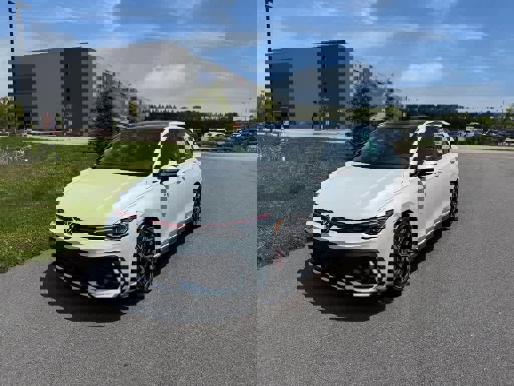 New 2025 Volkswagen GTI SE image 3