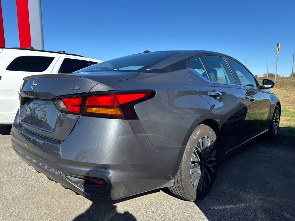 Used 2024 Nissan Altima 2.5 SV image 5