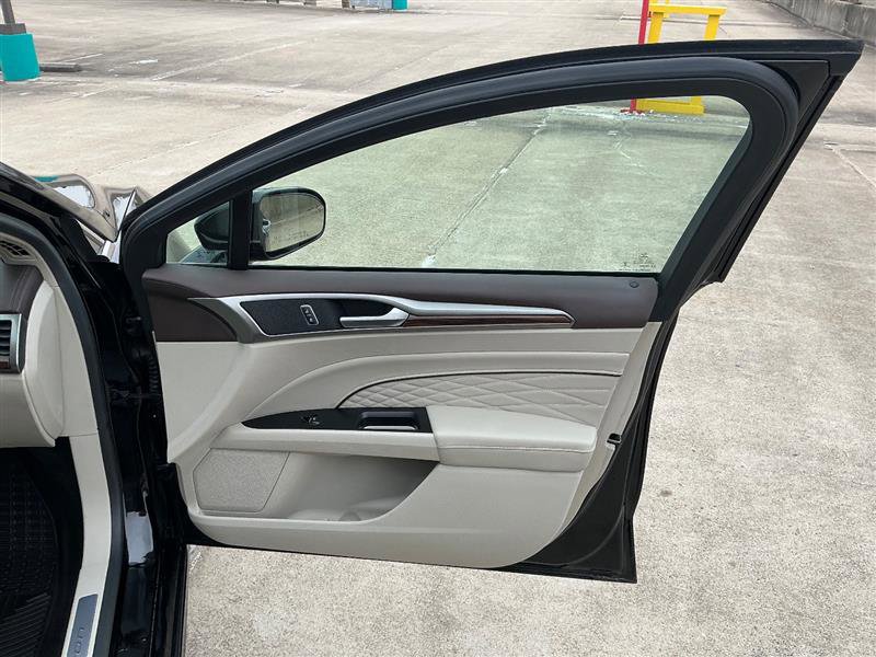 Used 2017 Ford Fusion Platinum image 30