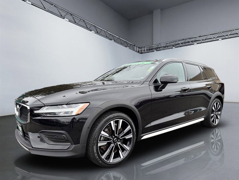 Used 2020 Volvo V60 T5 Cross Country w/ Protection Package Premier image 10