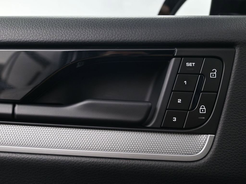 Certified 2024 Porsche Cayenne image 17