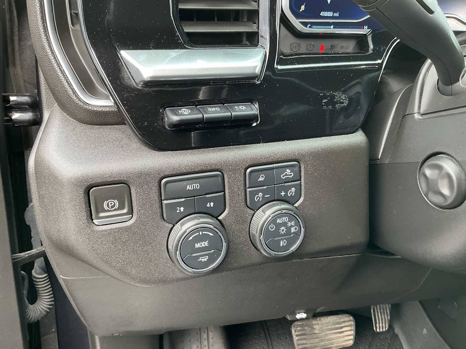 Used 2022 Chevrolet Silverado 1500 LTZ w/ Technology Package image 14