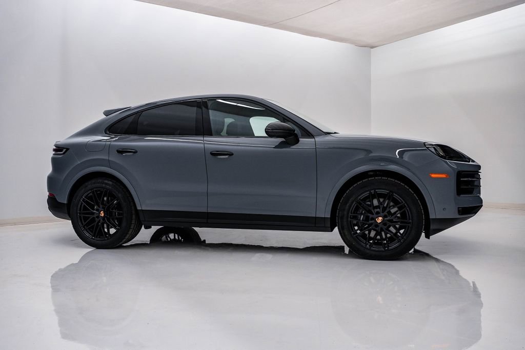 Certified 2025 Porsche Cayenne Coupe image 9