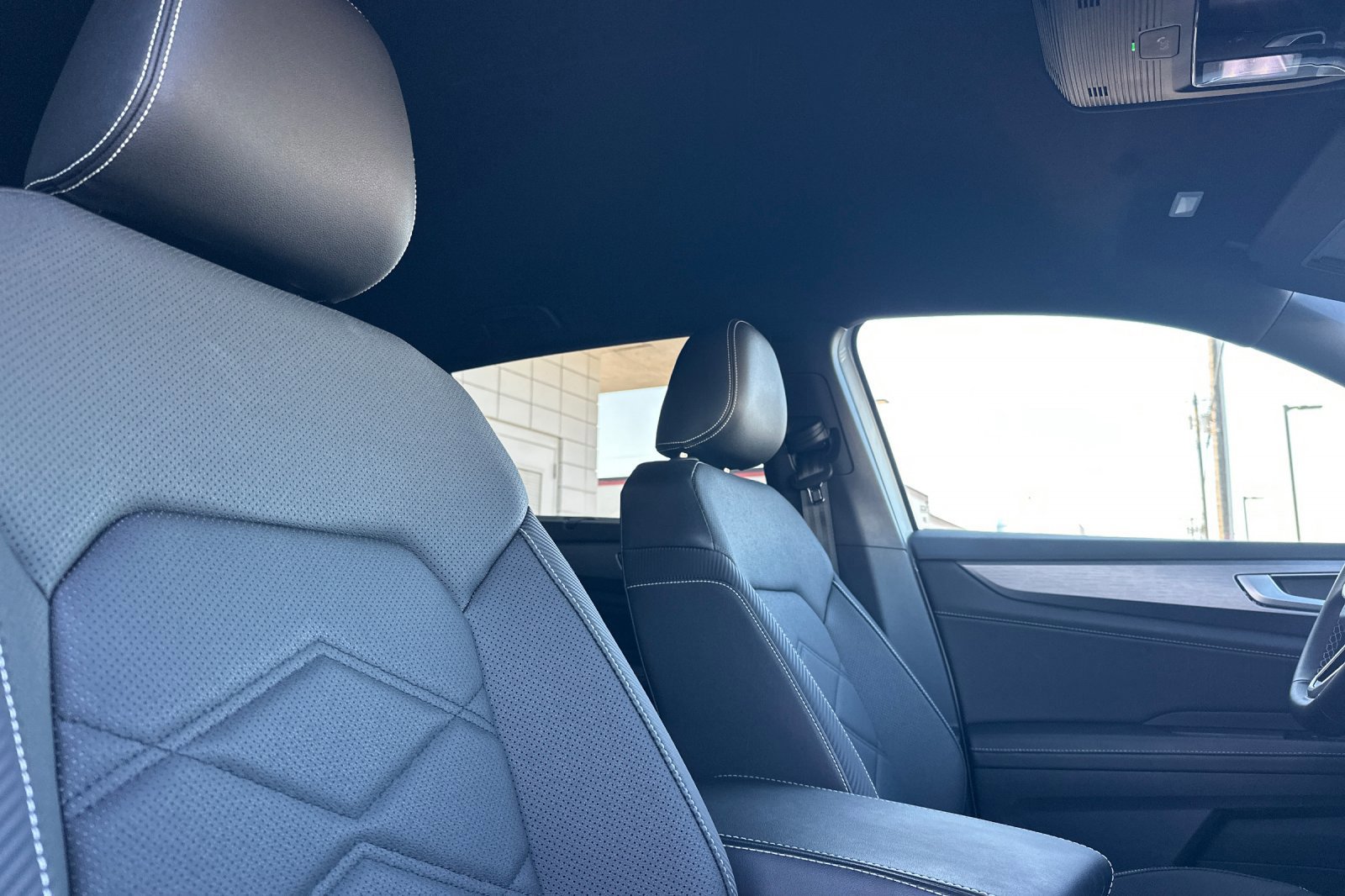 Used 2025 Volkswagen Atlas Cross Sport SE image 17