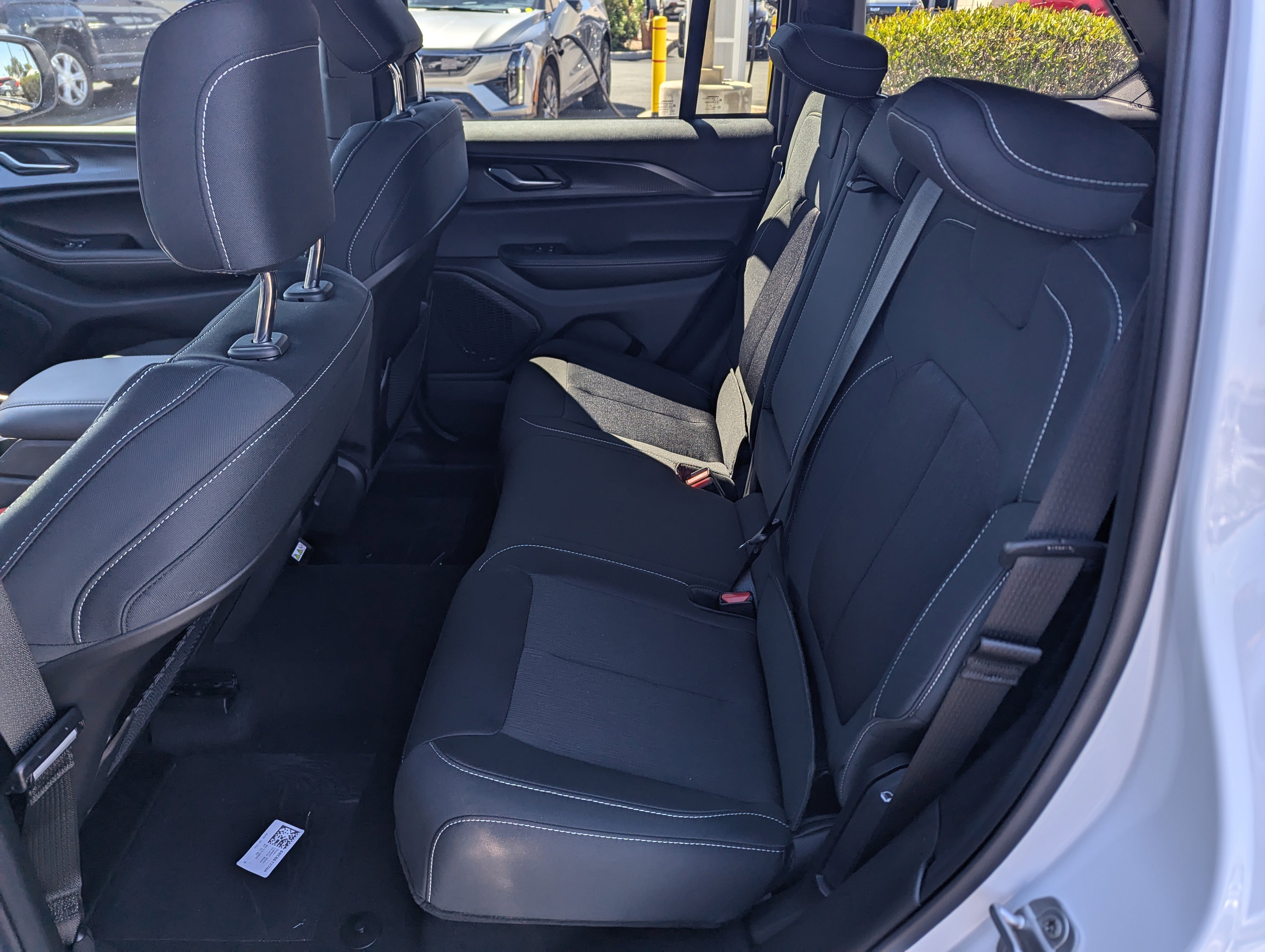 New 2025 Jeep Grand Cherokee Laredo image 8