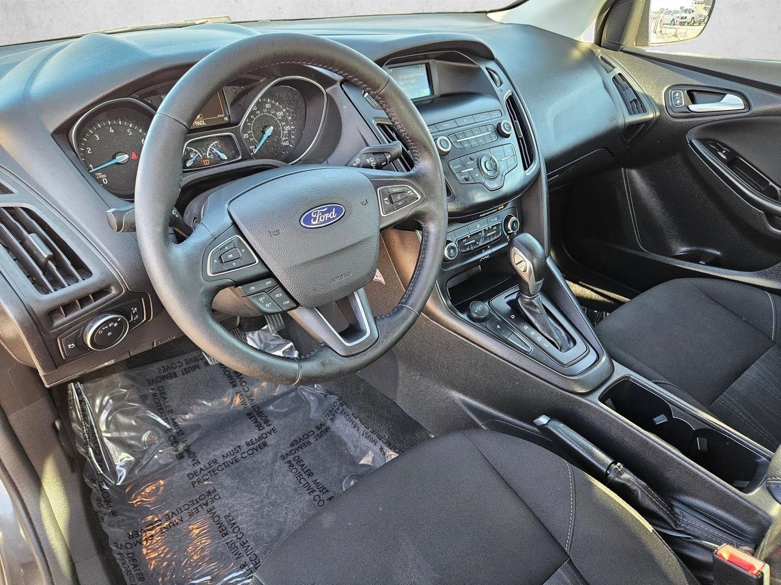 Used 2018 Ford Focus SE w/ Cold Weather Package FWD image 10