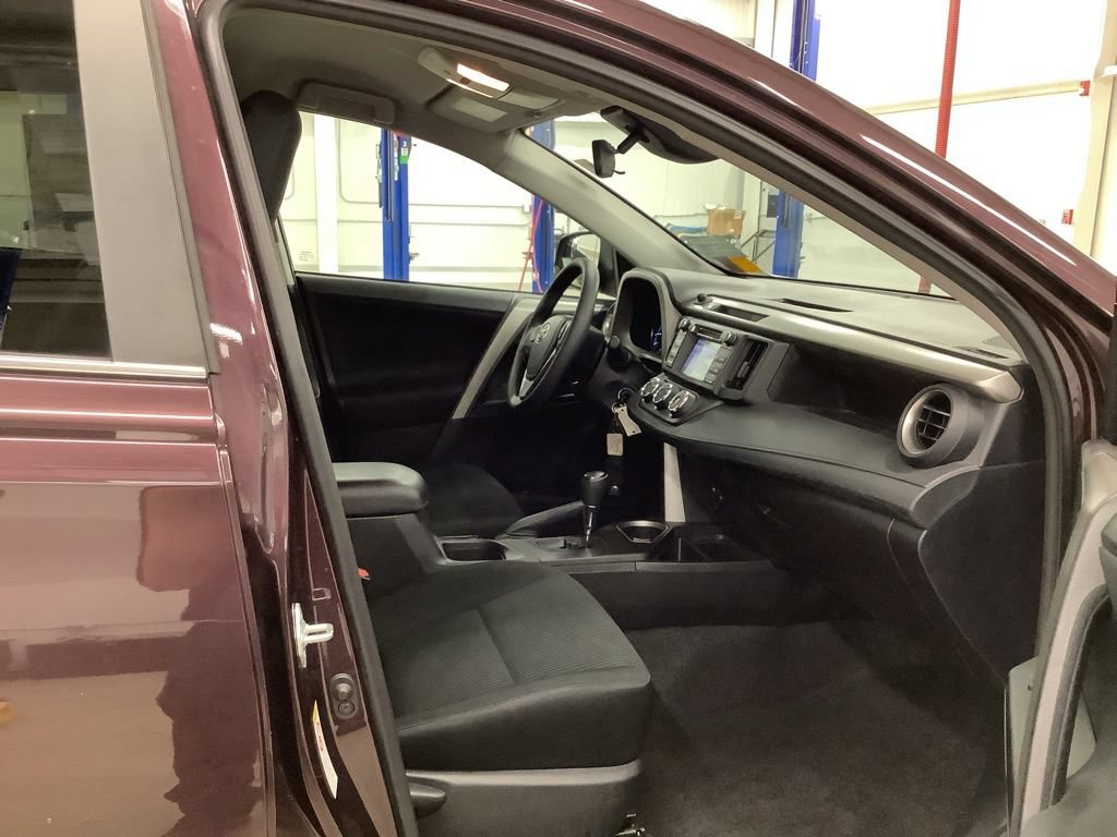 Used 2017 Toyota RAV4 LE w/ All Weather Liner Package AWD/4WD image 15