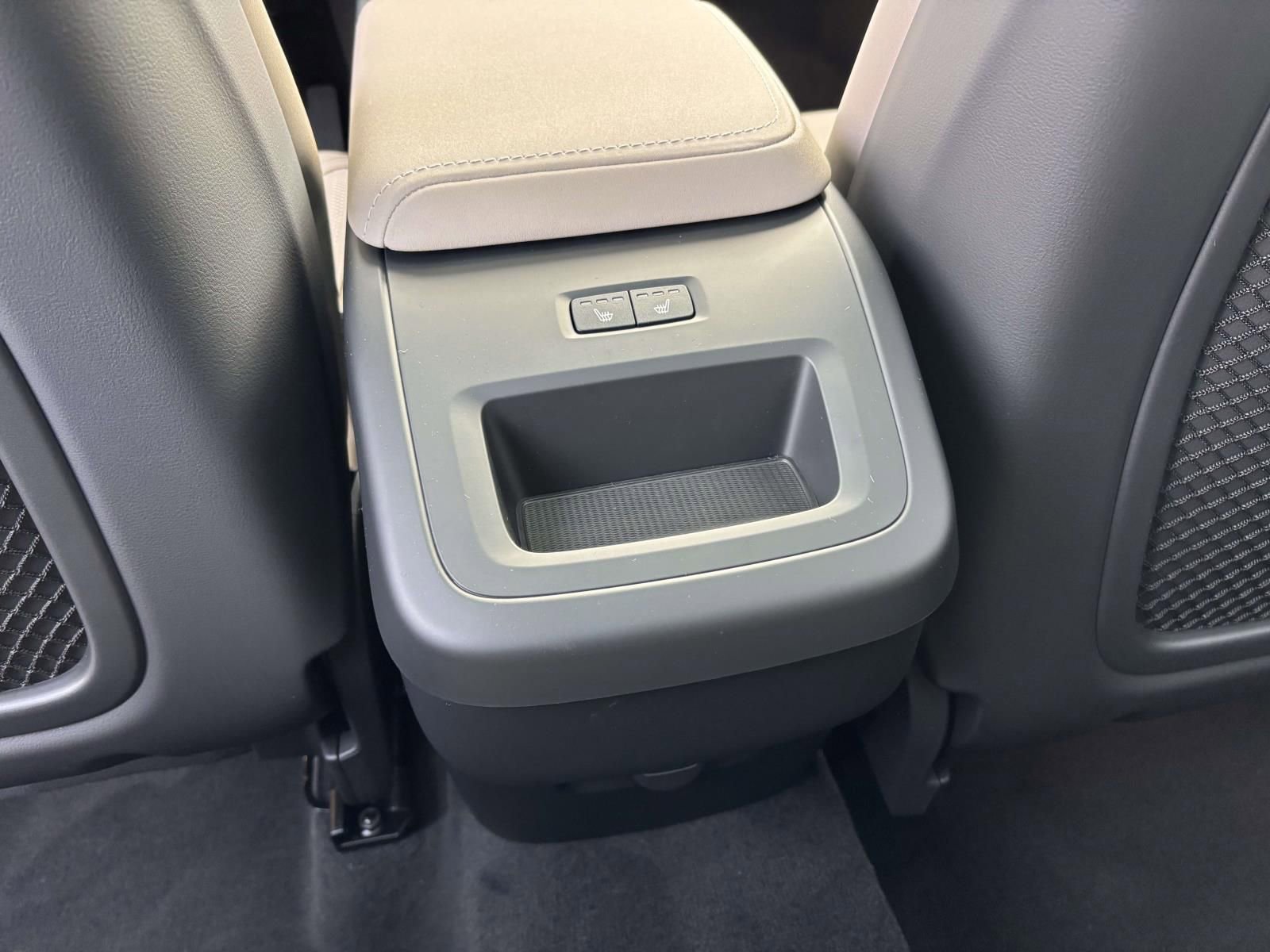 New 2026 Volvo XC60 B5 Plus w/ Protection Package Premier image 31