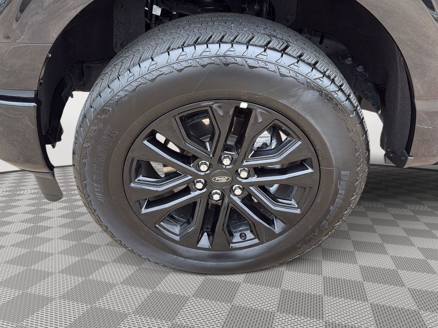 Used 2025 Ford F150 Lariat w/ Equipment Group 502A High image 9