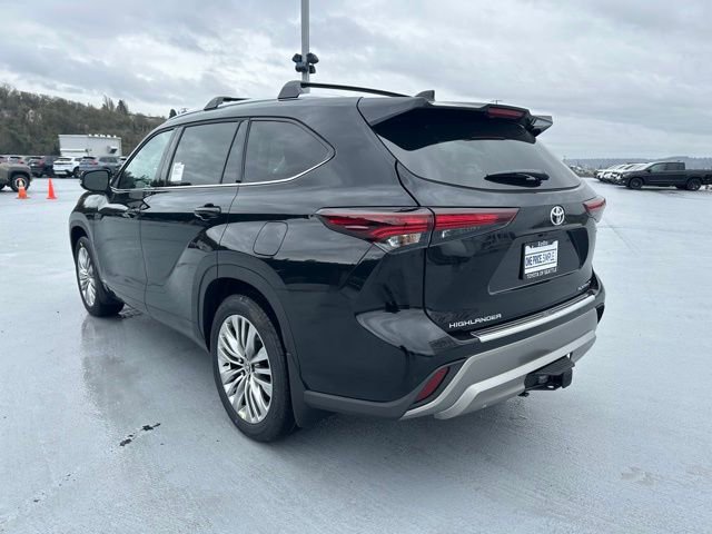 New 2026 Toyota Highlander Platinum image 4