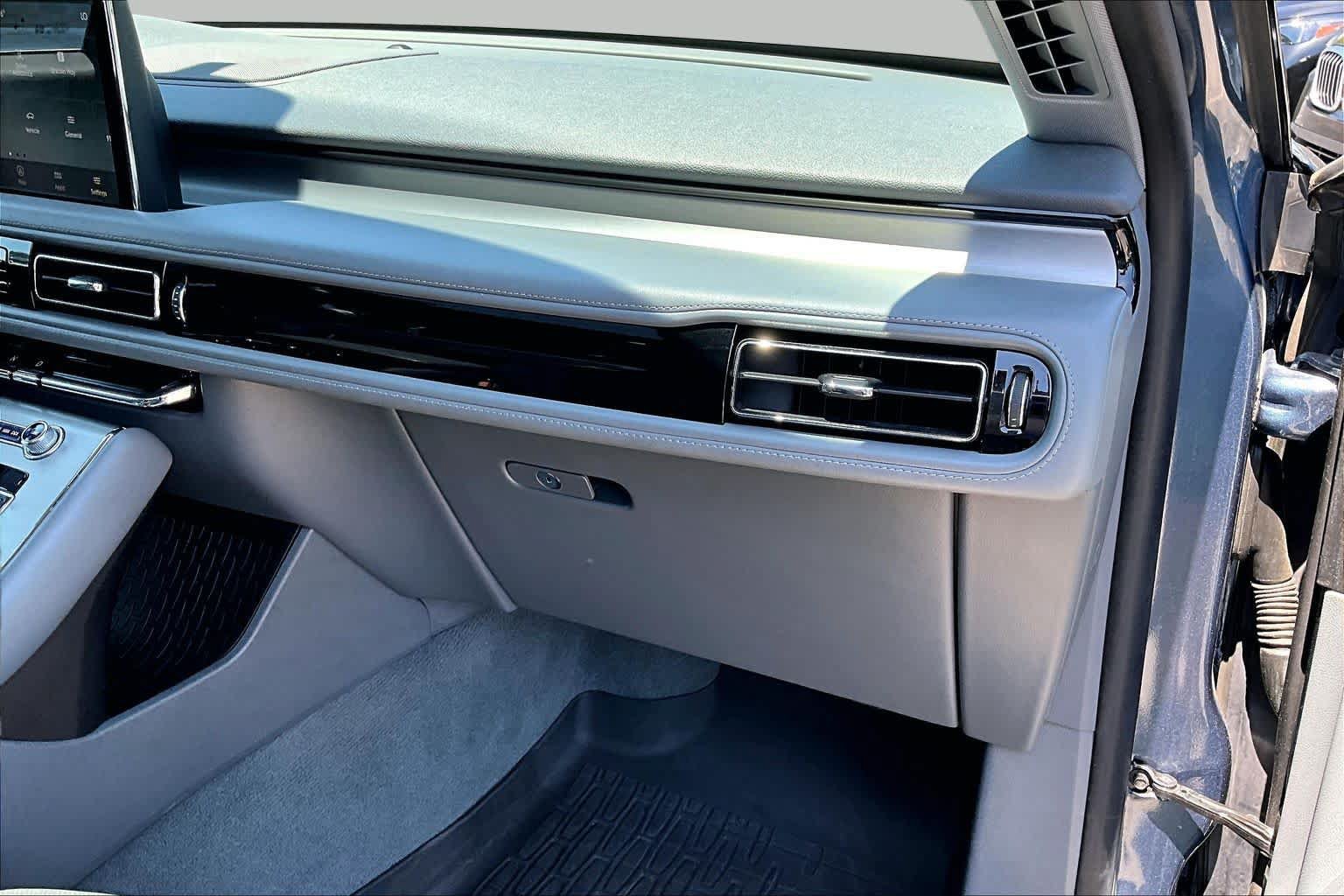 Used 2020 Lincoln Aviator Reserve w/ Equipment Group 201A RWD image 19