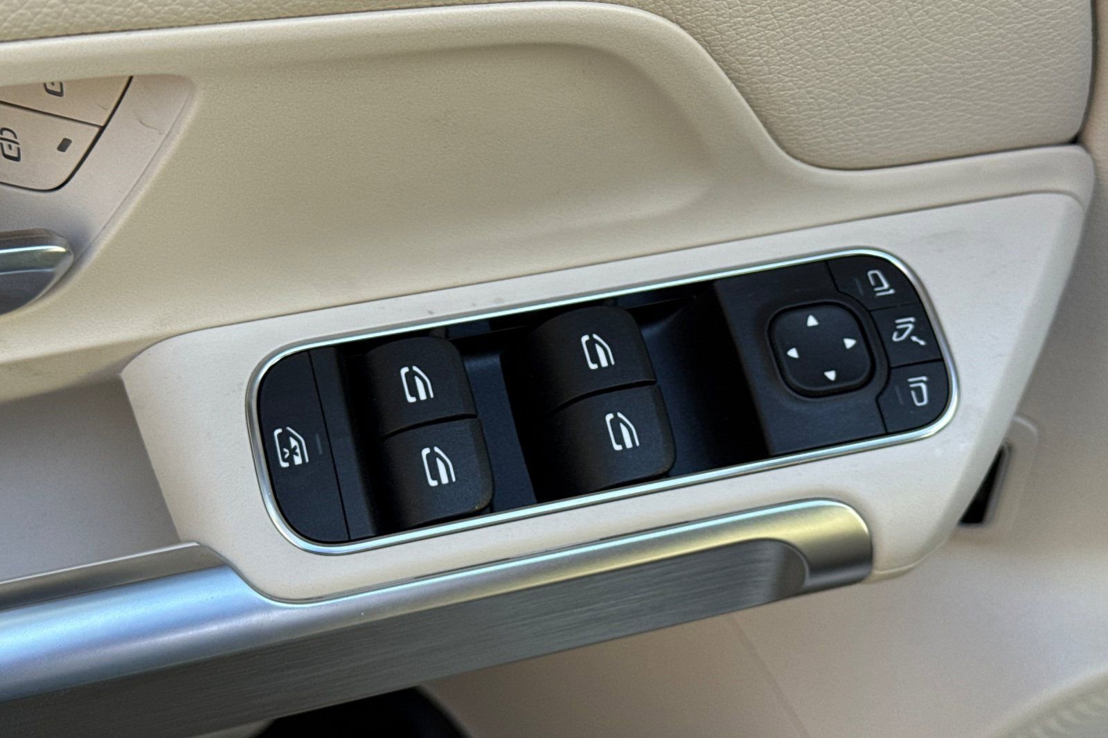 New 2026 Mercedes-Benz GLB 250 image 24