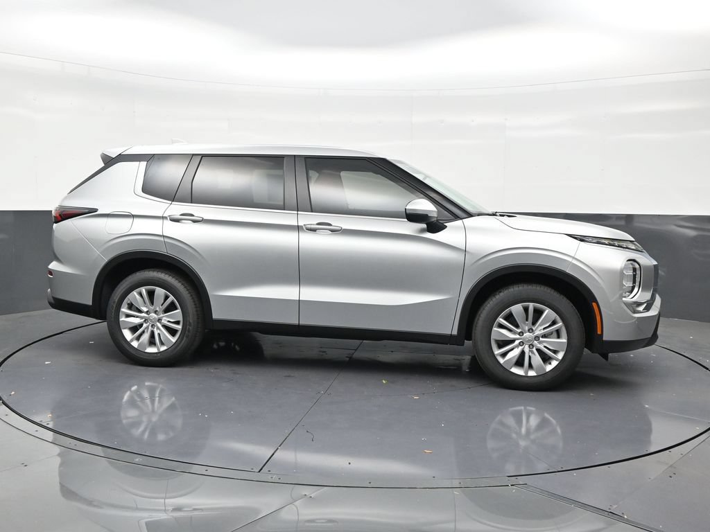 New 2026 Mitsubishi Outlander ES FWD image 6