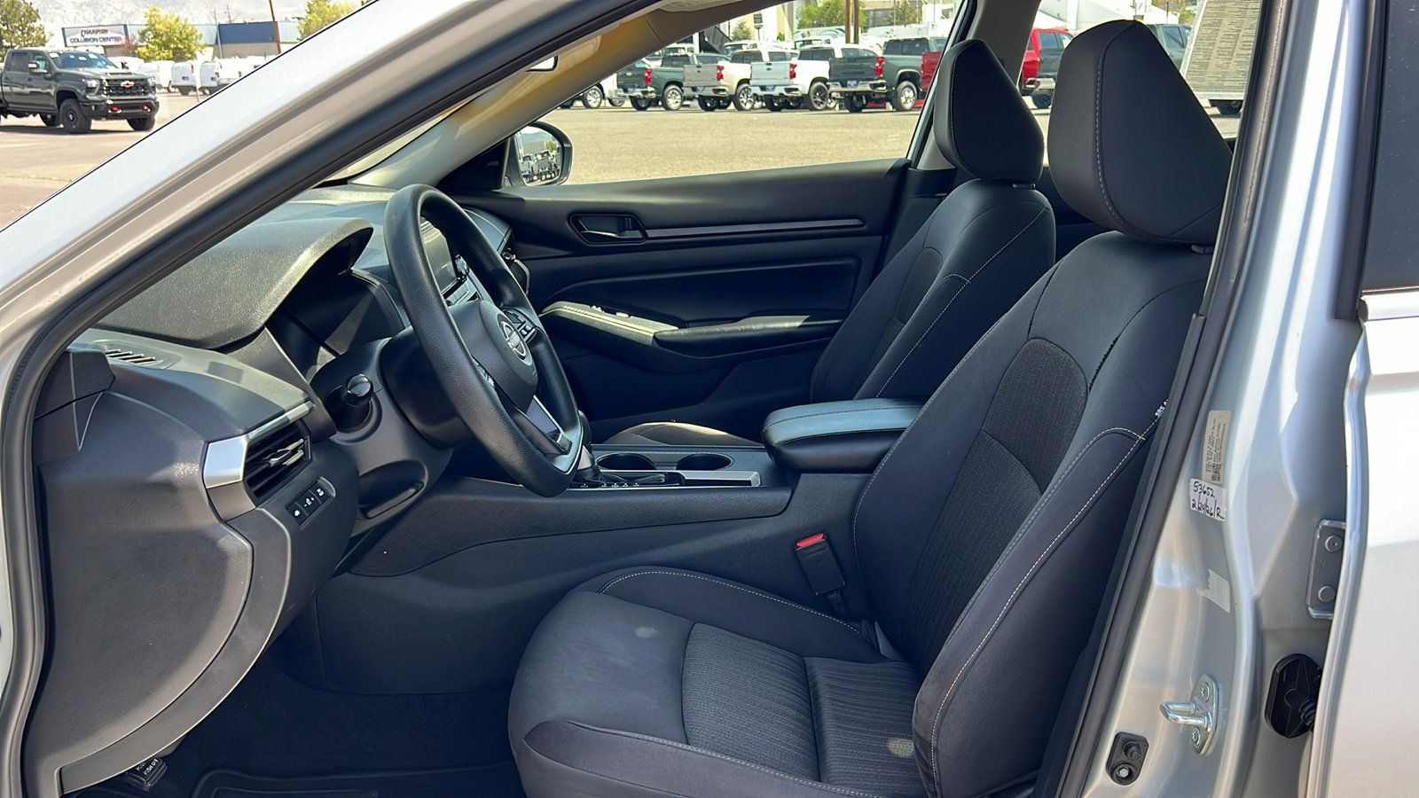 Used 2024 Nissan Altima 2.5 S FWD image 27