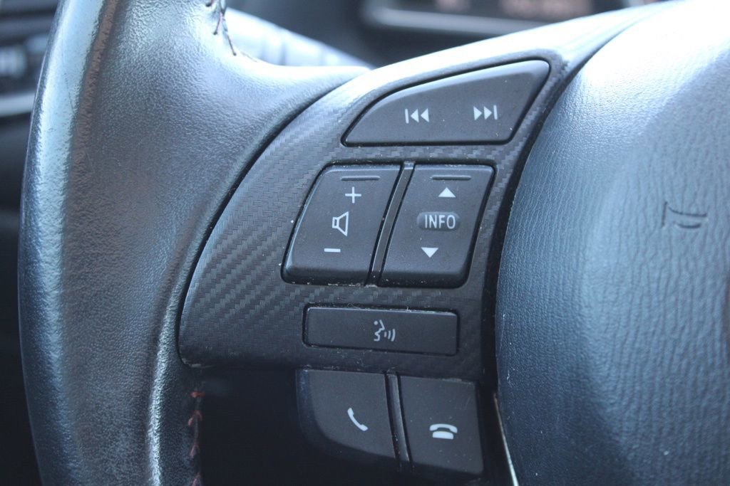 Used 2015 MAZDA MAZDA3 i Touring w/ Technology Package image 29