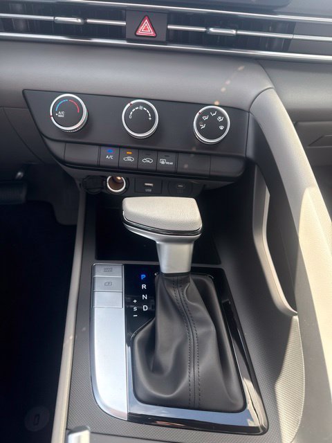 New 2026 Hyundai Elantra SE FWD image 18