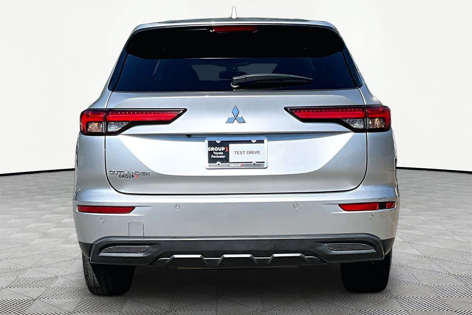 Used 2024 Mitsubishi Outlander ES FWD image 5