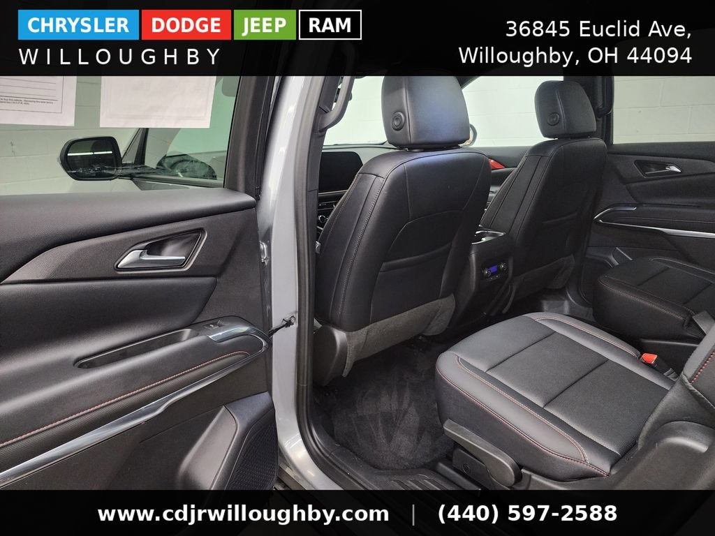 Used 2025 Chevrolet Traverse Z71 AWD/4WD image 26