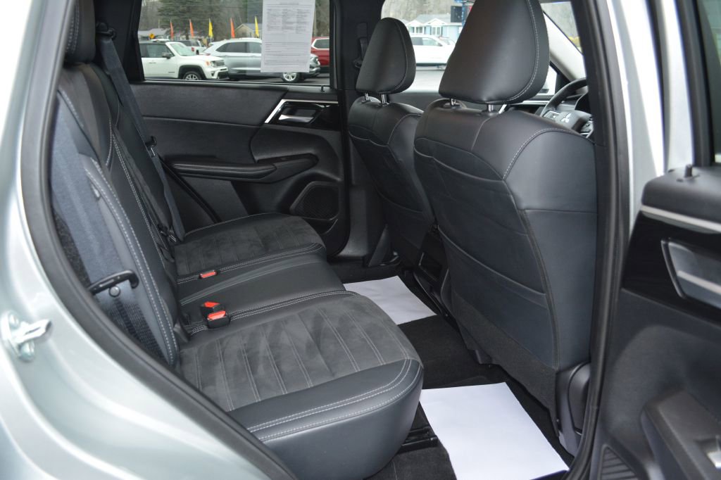 Used 2024 Mitsubishi Outlander SE image 9