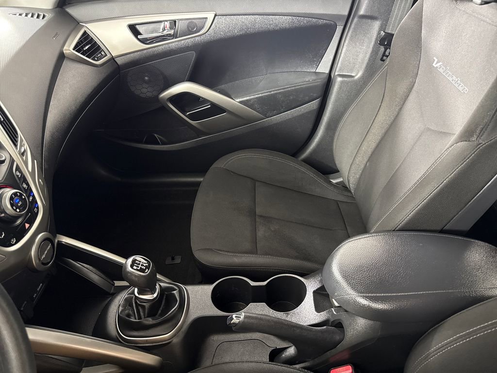 Used 2013 Hyundai Veloster FWD image 17