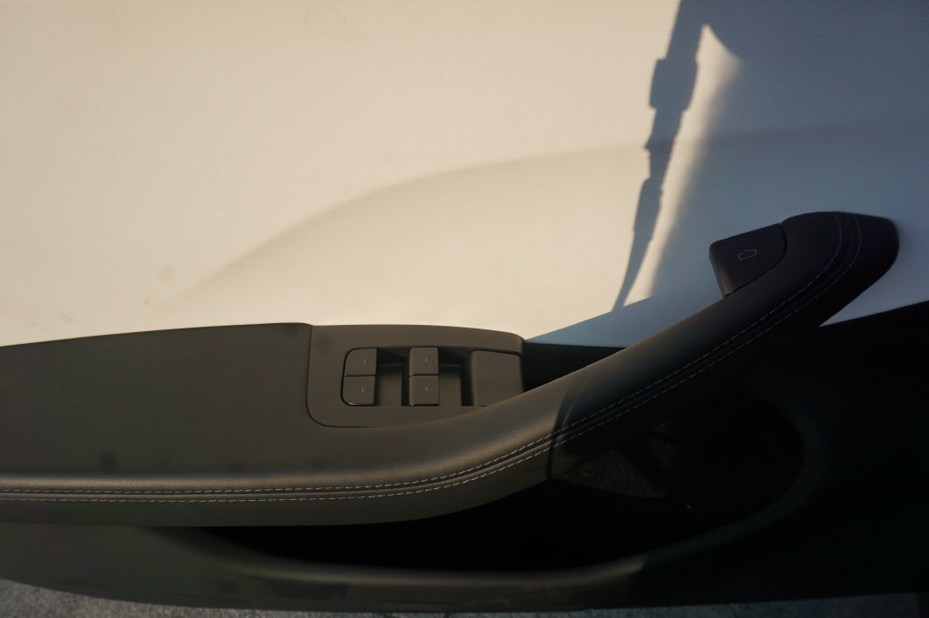 Used 2024 Tesla Model 3 Standard Range RWD image 6
