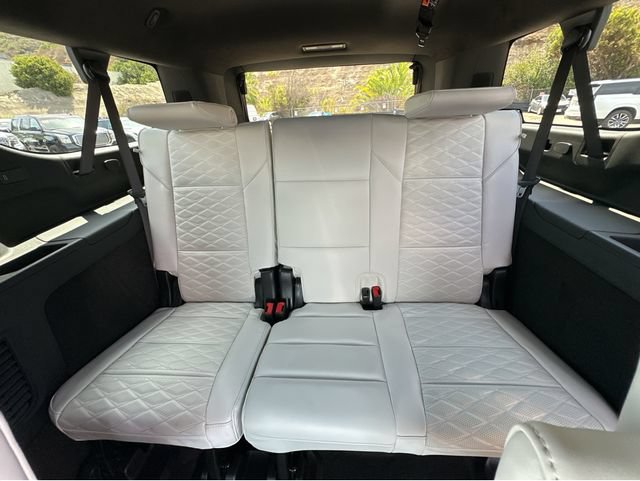 New 2026 Cadillac Escalade ESV Platinum Sport w/ LPO, ONYX Package AWD/4WD image 18