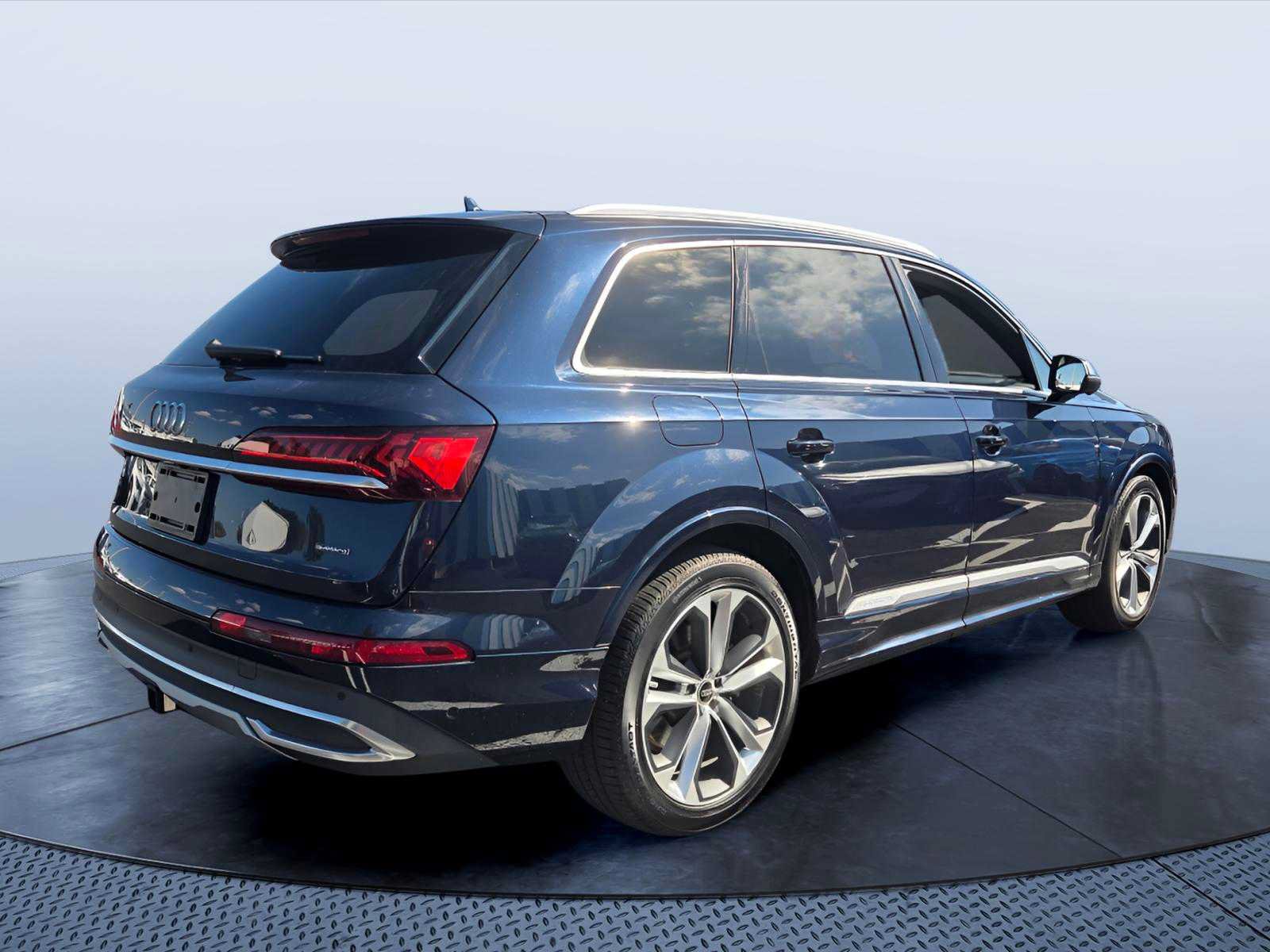 Used 2023 Audi Q7 3.0T Prestige AWD/4WD image 3