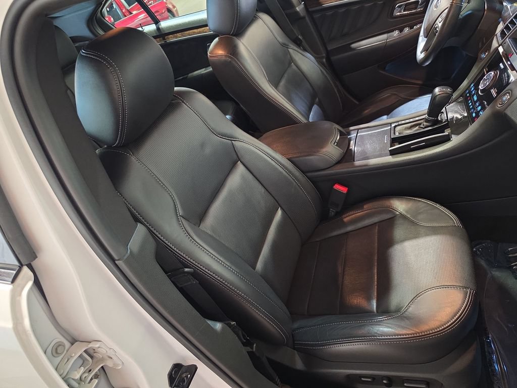 Used 2018 Ford Taurus Limited AWD/4WD image 26