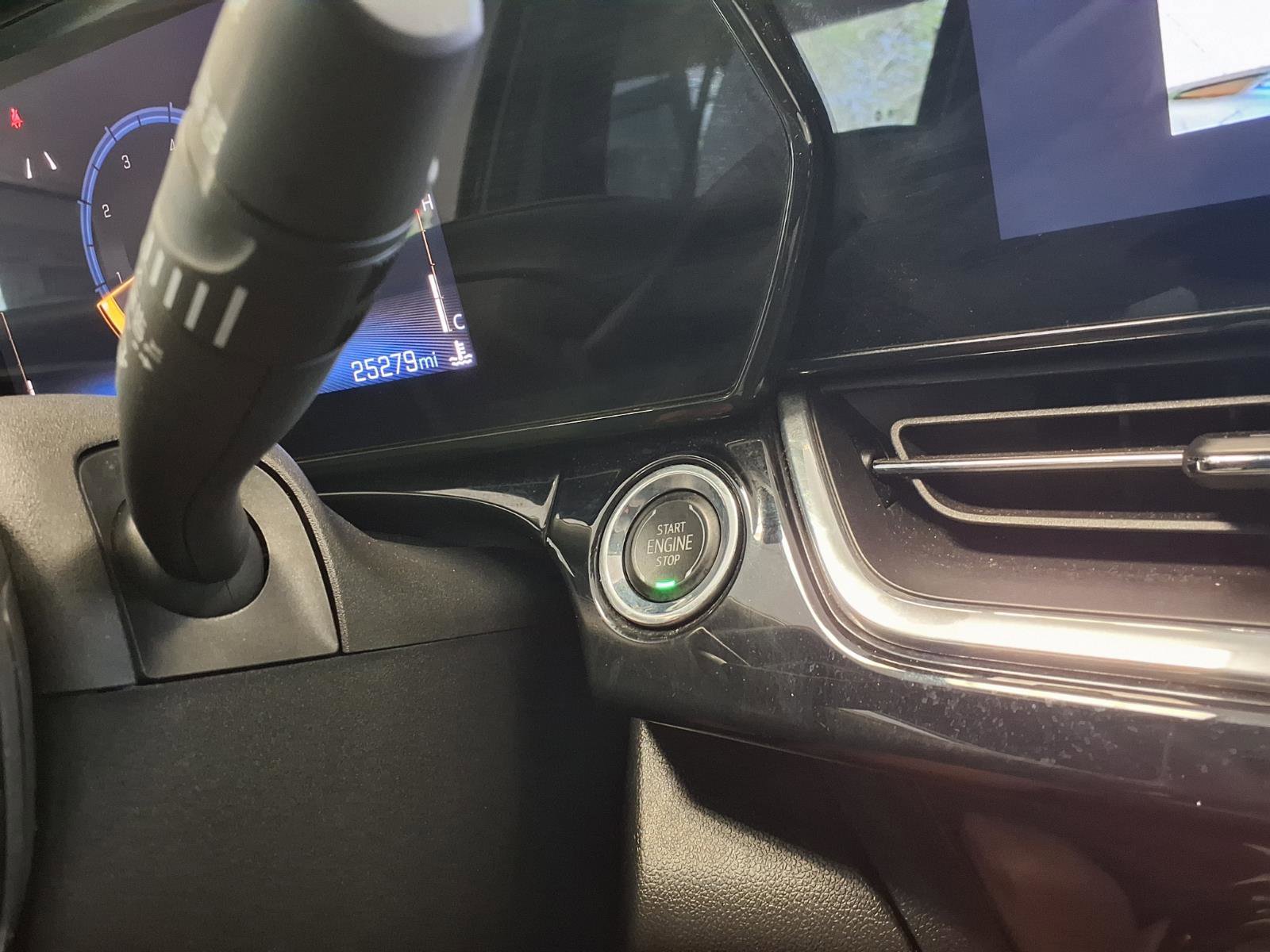 Used 2024 Chevrolet Trax RS w/ Sunroof Package FWD image 25