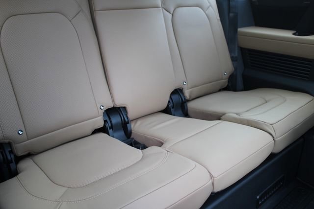 New 2026 Land Rover Defender 130 X-Dynamic SE image 21