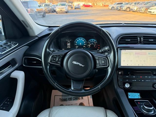 Used 2017 Jaguar F-PACE Prestige image 19