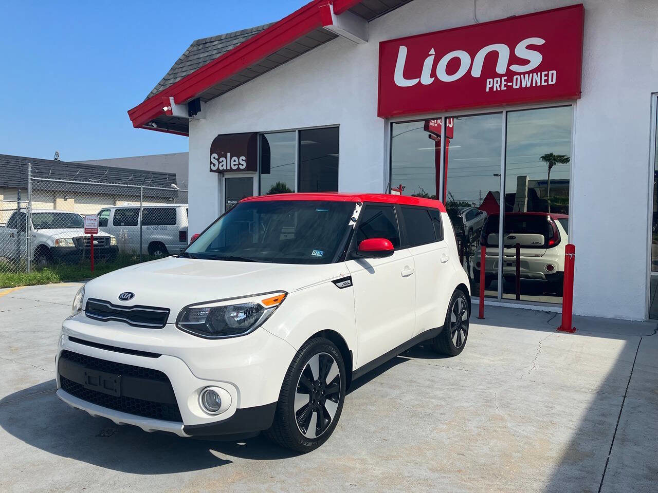 Used 2018 Kia Soul + image 2