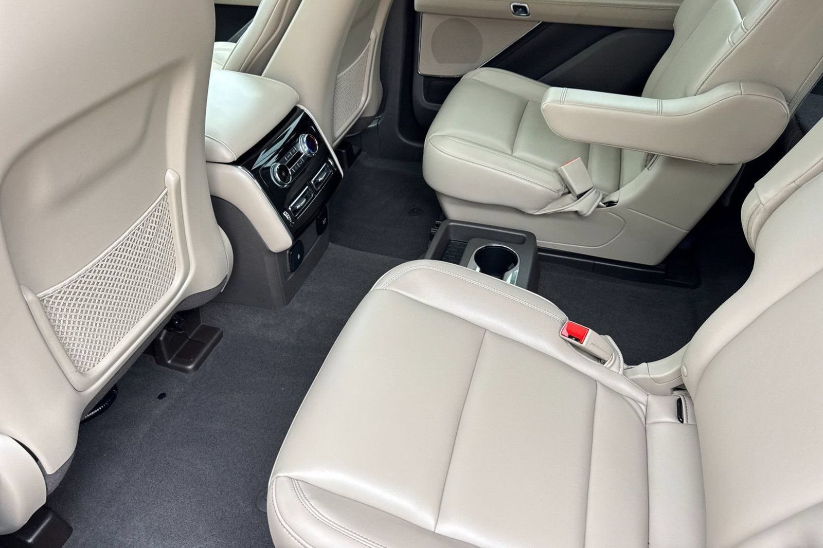 Used 2023 Lincoln Aviator 2WD w/ Premium Package image 14