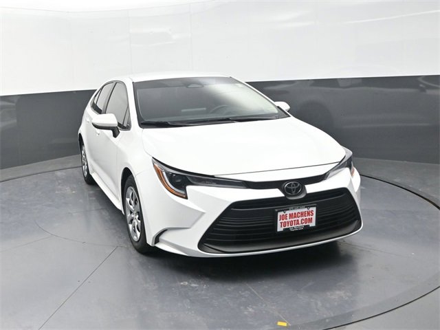 Used 2023 Toyota Corolla LE image 2
