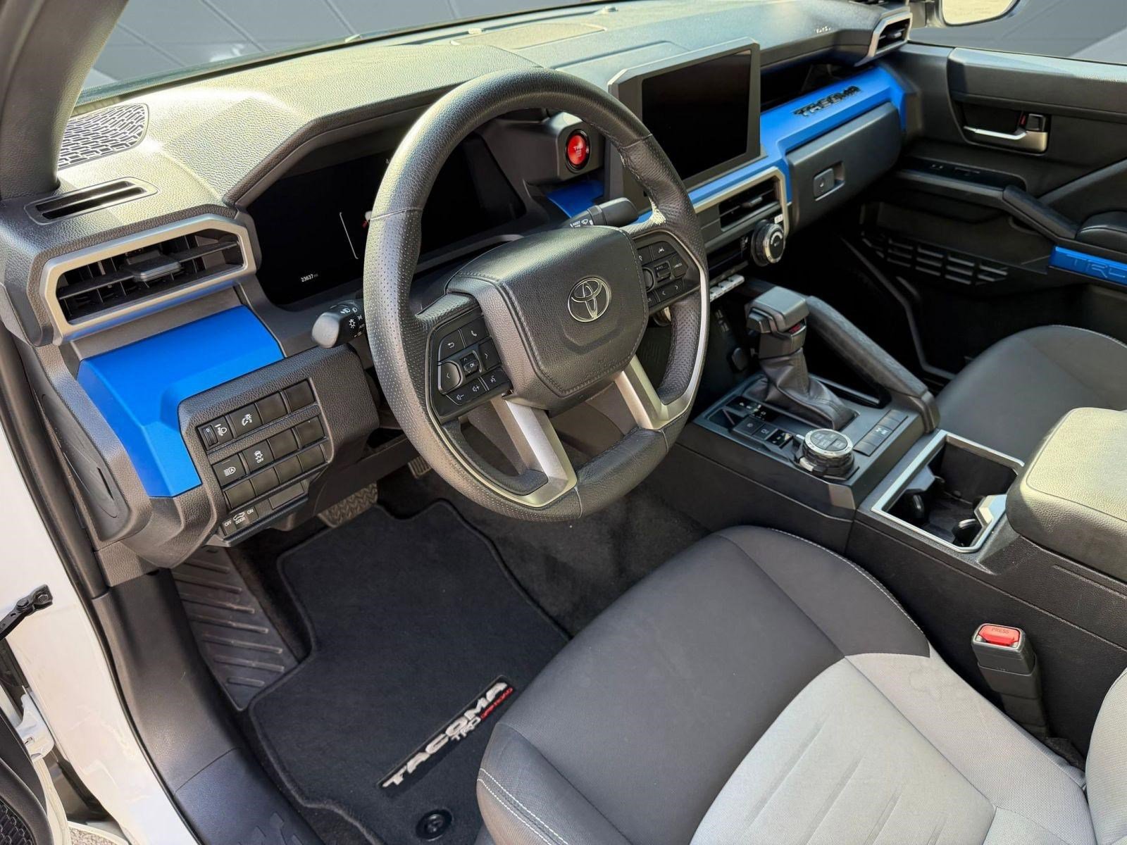 Used 2025 Toyota Tacoma TRD Off-Road AWD/4WD image 4