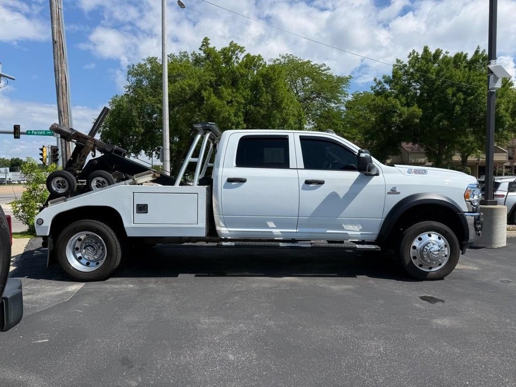 Used 2024 RAM 5500 Tradesman w/ Chrome Appearance Group AWD/4WD image 2