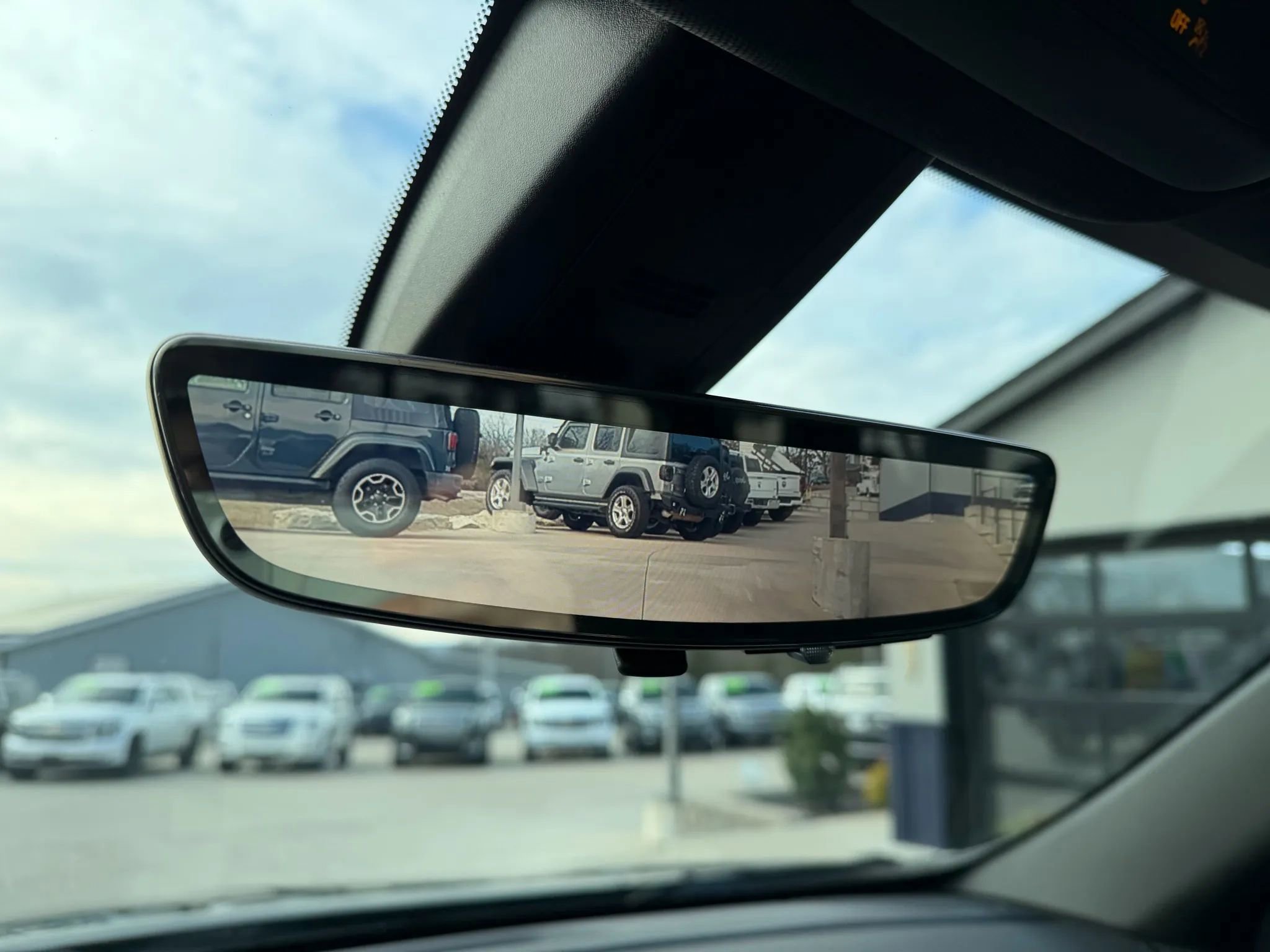 Used 2022 Chevrolet Traverse LT image 18