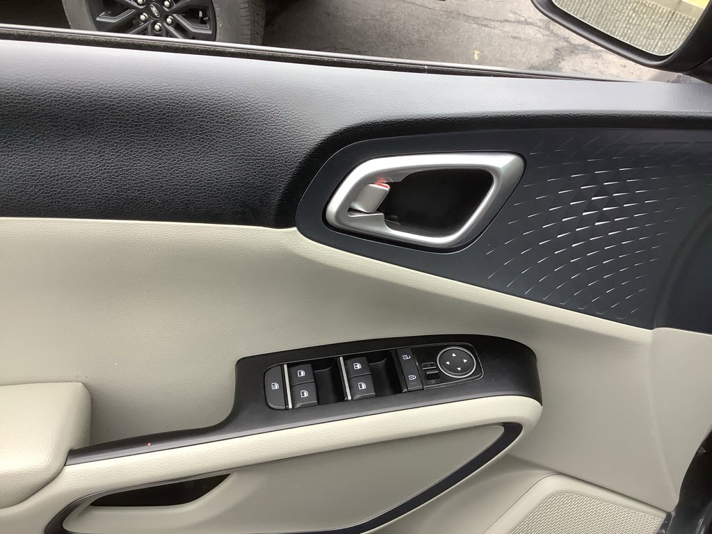 Used 2024 Kia Soul EX image 13