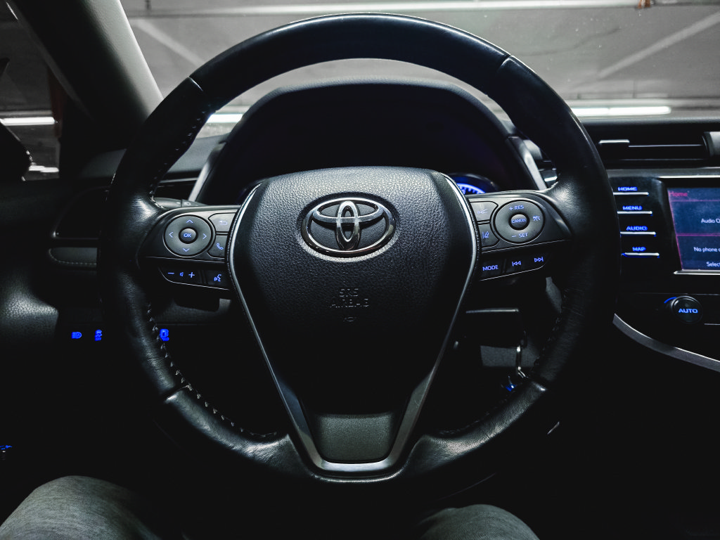 Used 2020 Toyota Camry SE FWD image 22