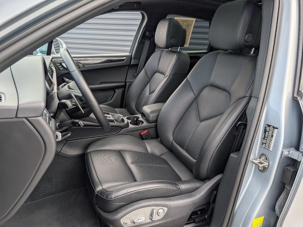 Used 2024 Porsche Macan AWD/4WD image 5