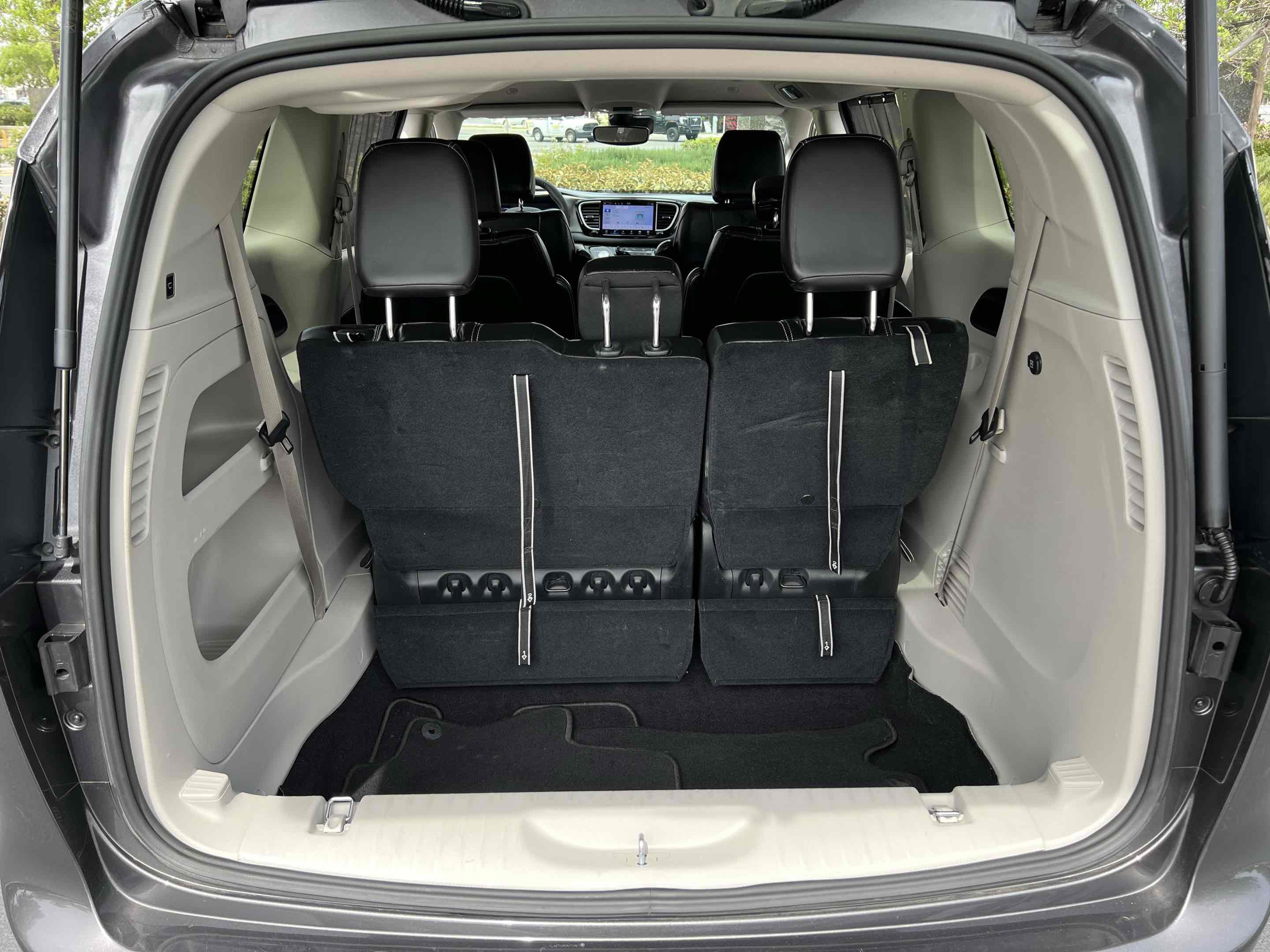 Used 2023 Chrysler Pacifica Touring-L image 68